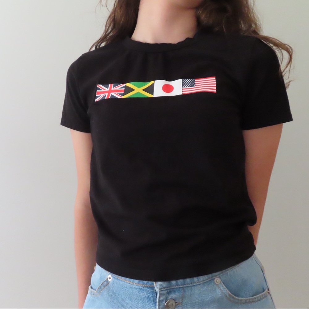 Black tee with flags